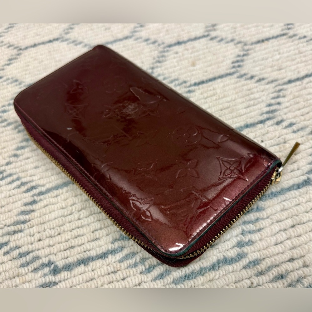 LOUIS VUITTON Classic Monogram Burgundy Vernis Patent Leather Zippy Chic Wallet - Picture 6 of 16